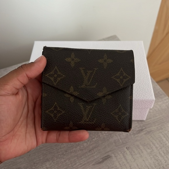 LV Wallets - Picture 9 of 14
